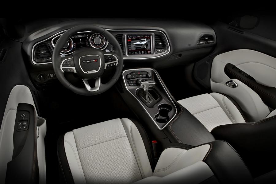  Dodge Challenger SXT 2015 года  (фото 24 из 59)